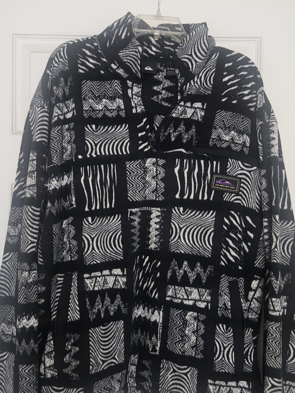 Quiksilver Mens Black & White Patterned Teddy Pullover Jacket